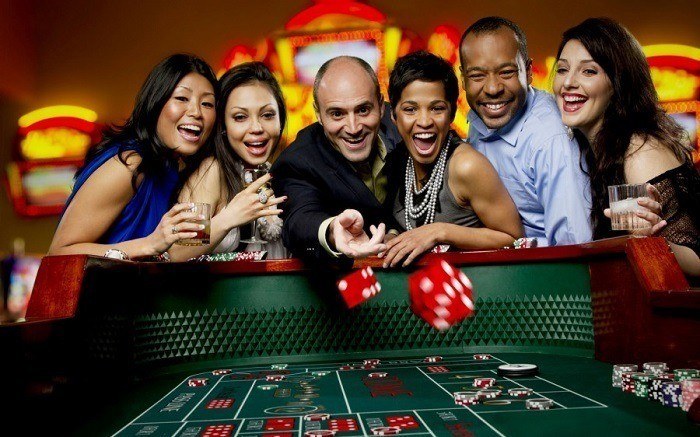 groupe de gens au Casino