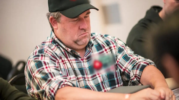 critiquejeu chris moneymaker poker